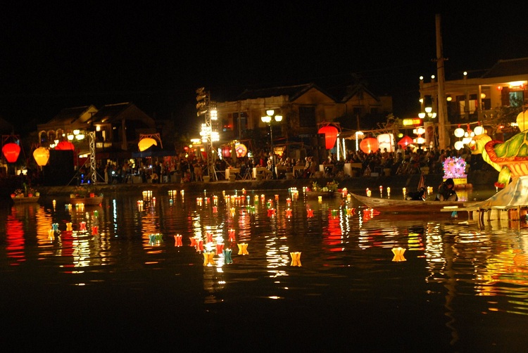 night market of hoi an old city